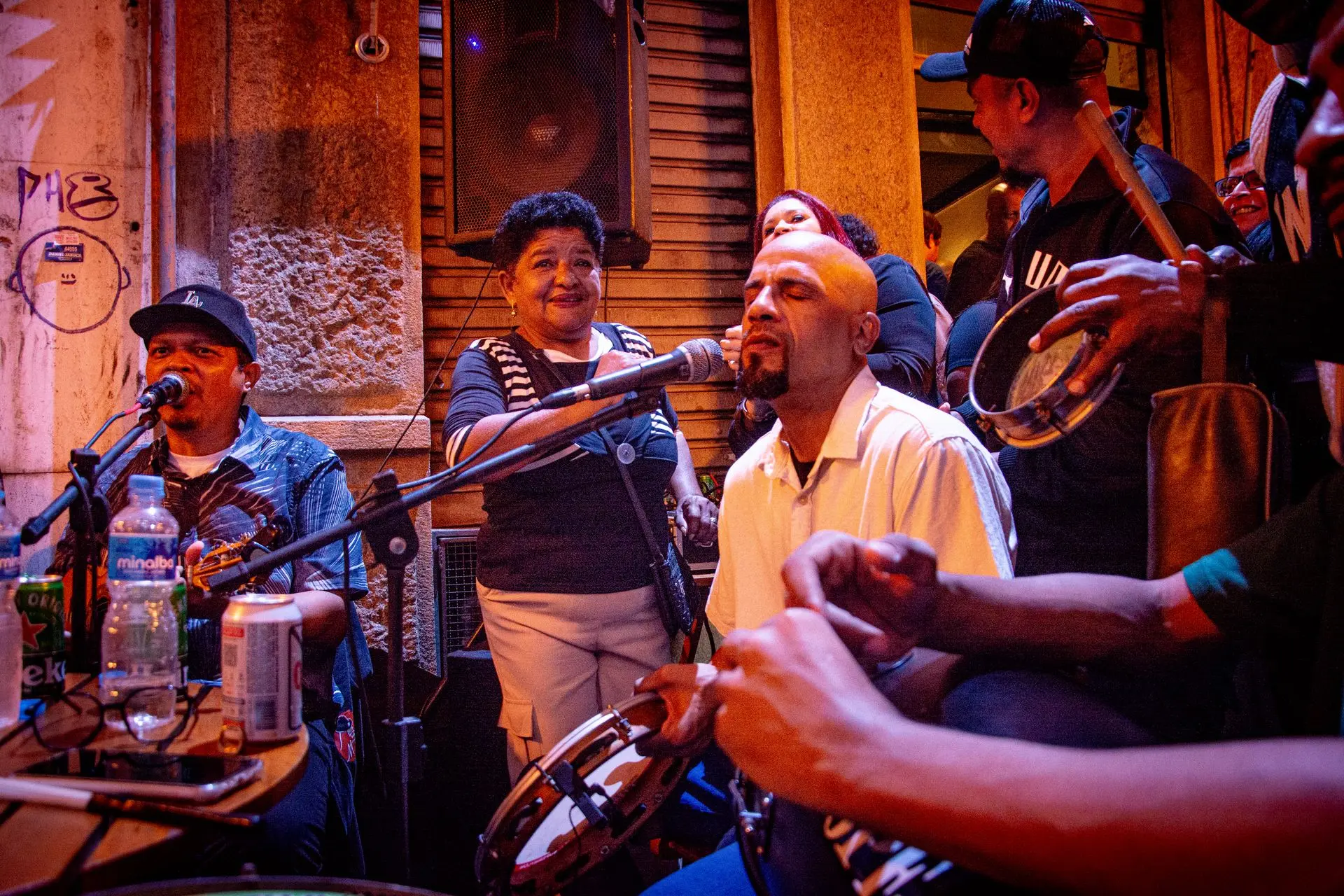 Macaco Velho 17 Anos - Foto 01